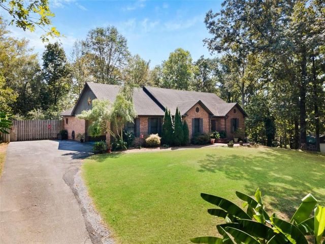 422 Ridgewood Circle, Summerville, GA 30747