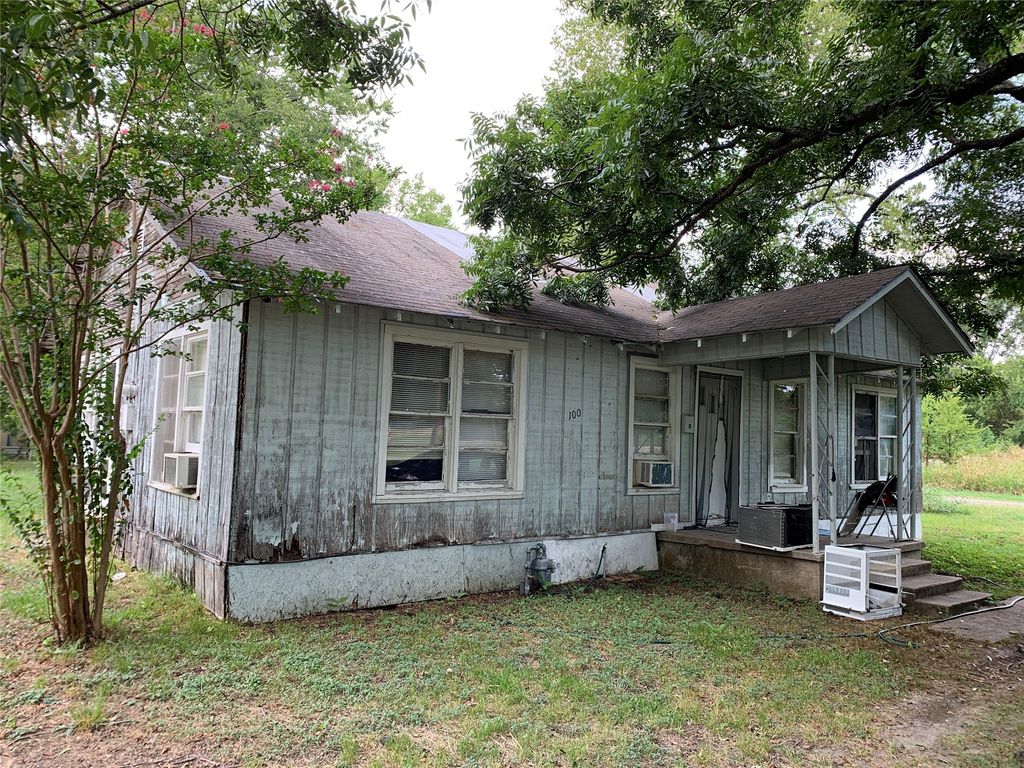 100 S Wright Avenue, Kerens, TX 75144