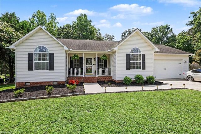 842 Charter Oaks Drive, Randleman, NC 27317