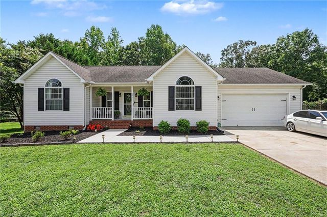 842 Charter Oaks Drive, Randleman, NC 27317