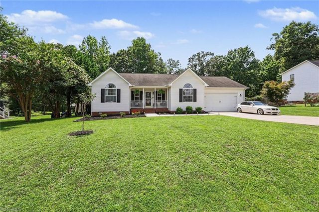 842 Charter Oaks Drive, Randleman, NC 27317