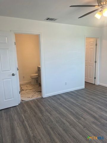 408 W Royal Oak Lane, Rockport, TX 78382