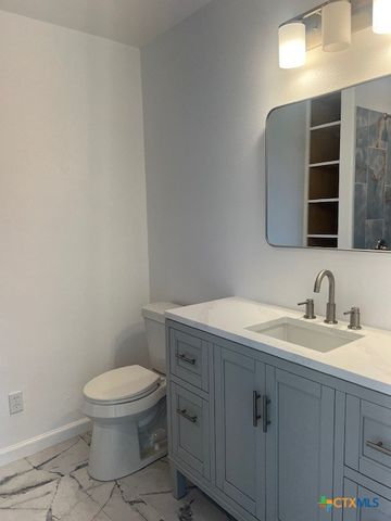 408 W Royal Oak Lane, Rockport, TX 78382