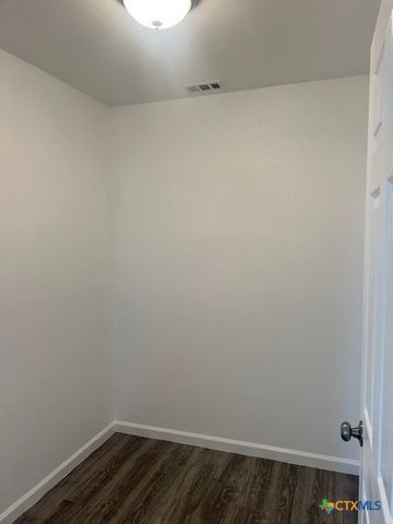 408 W Royal Oak Lane, Rockport, TX 78382