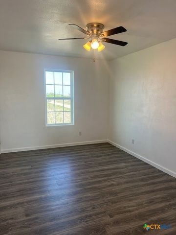 408 W Royal Oak Lane, Rockport, TX 78382