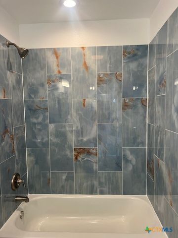 408 W Royal Oak Lane, Rockport, TX 78382