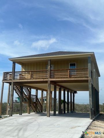 408 W Royal Oak Lane, Rockport, TX 78382