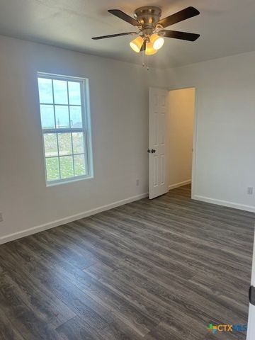 408 W Royal Oak Lane, Rockport, TX 78382