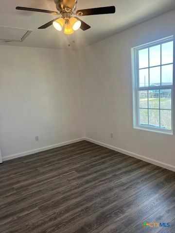 408 W Royal Oak Lane, Rockport, TX 78382