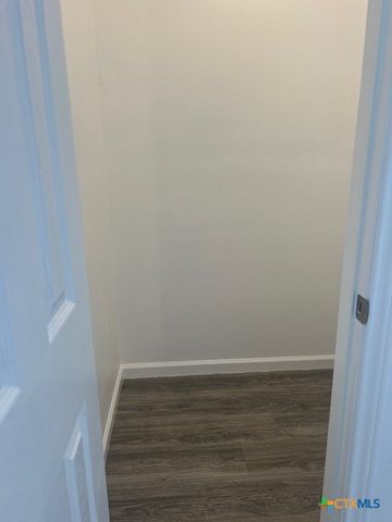 408 W Royal Oak Lane, Rockport, TX 78382