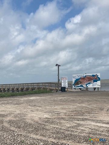 408 W Royal Oak Lane, Rockport, TX 78382