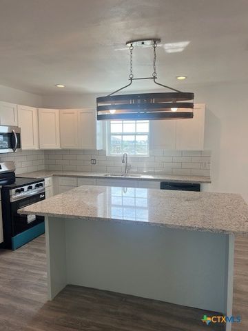 408 W Royal Oak Lane, Rockport, TX 78382