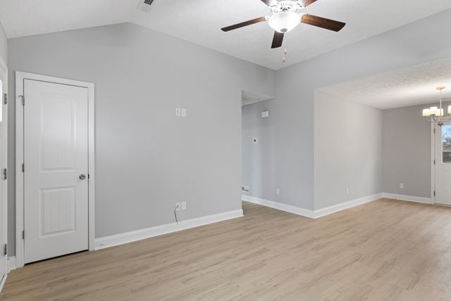 205 Oklahoma Ave, Oak Grove, KY 42262