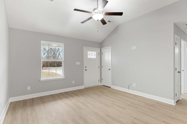 205 Oklahoma Ave, Oak Grove, KY 42262