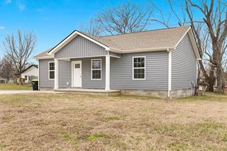 205 Oklahoma Ave, Oak Grove, KY 42262