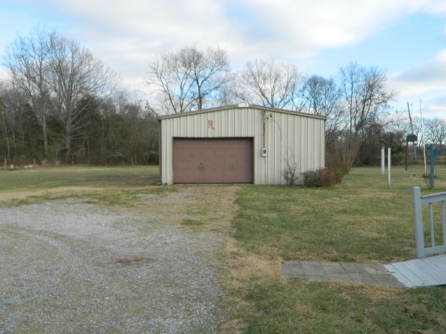 341 E Biggs Rd, Portland, TN 37148