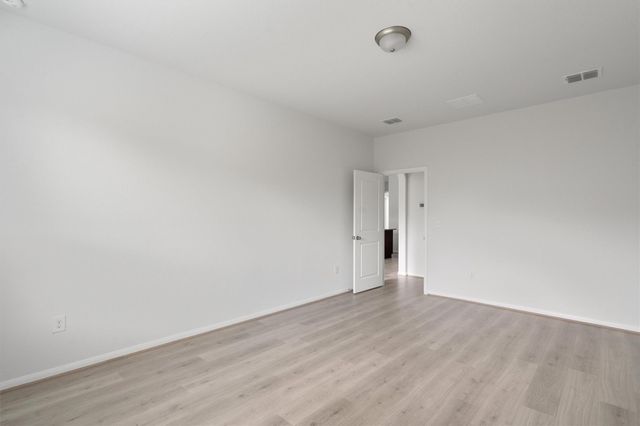 315 Diamondleaf DR, Buda, TX 78610