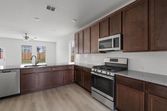 315 Diamondleaf DR, Buda, TX 78610