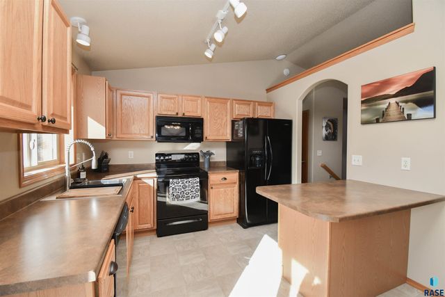 7805 W 44th St Street, Sioux Falls, SD 57106