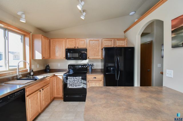 7805 W 44th St Street, Sioux Falls, SD 57106