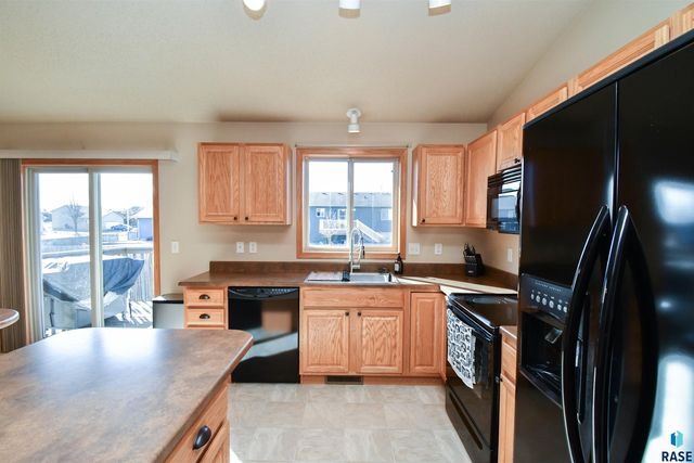 7805 W 44th St Street, Sioux Falls, SD 57106