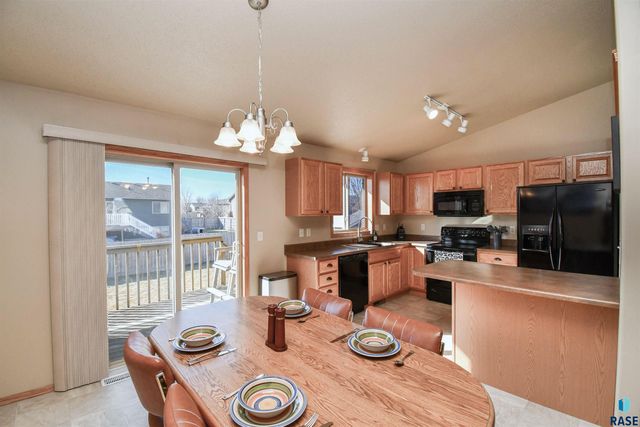 7805 W 44th St Street, Sioux Falls, SD 57106