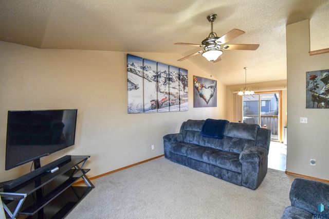 7805 W 44th St Street, Sioux Falls, SD 57106