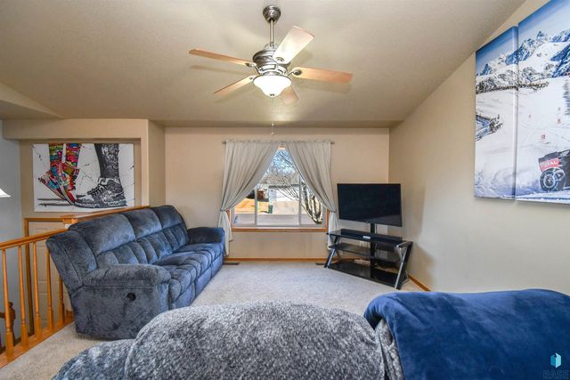 7805 W 44th St Street, Sioux Falls, SD 57106