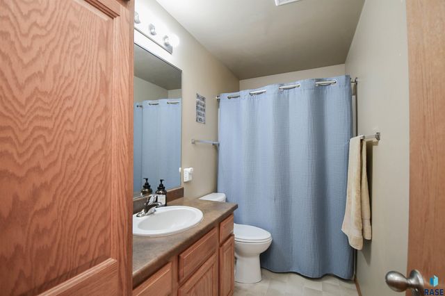 7805 W 44th St Street, Sioux Falls, SD 57106