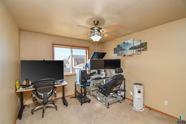 7805 W 44th St Street, Sioux Falls, SD 57106