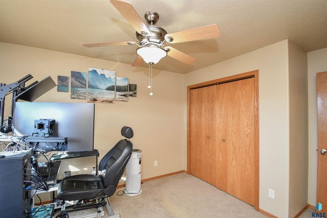 7805 W 44th St Street, Sioux Falls, SD 57106