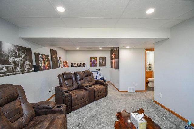 7805 W 44th St Street, Sioux Falls, SD 57106