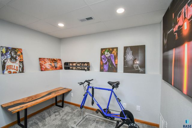 7805 W 44th St Street, Sioux Falls, SD 57106