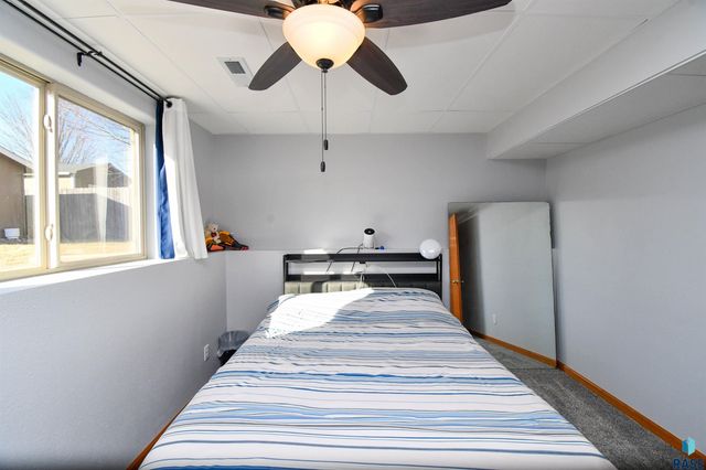 7805 W 44th St Street, Sioux Falls, SD 57106