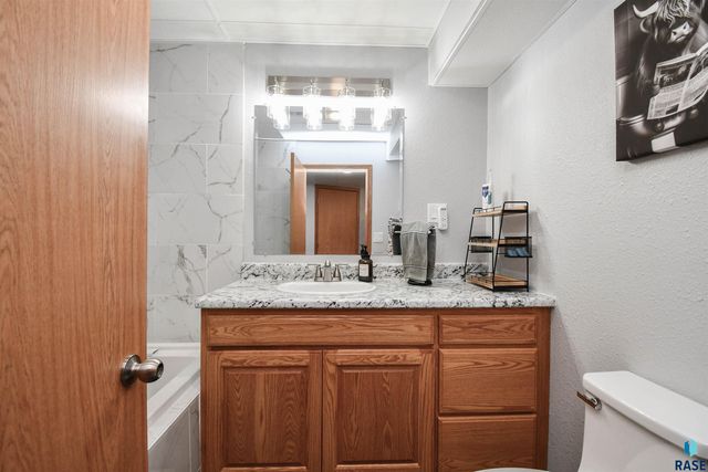 7805 W 44th St Street, Sioux Falls, SD 57106