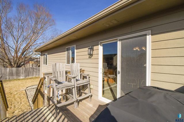 7805 W 44th St Street, Sioux Falls, SD 57106