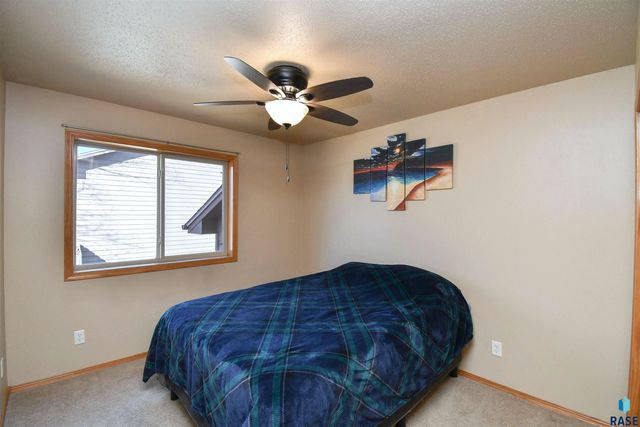 7805 W 44th St Street, Sioux Falls, SD 57106