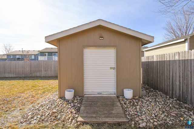 7805 W 44th St Street, Sioux Falls, SD 57106