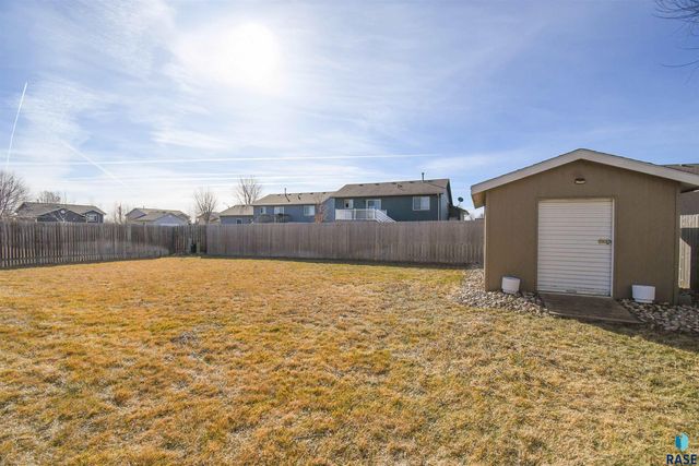 7805 W 44th St Street, Sioux Falls, SD 57106
