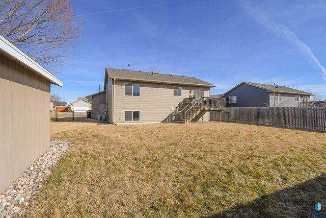 7805 W 44th St Street, Sioux Falls, SD 57106
