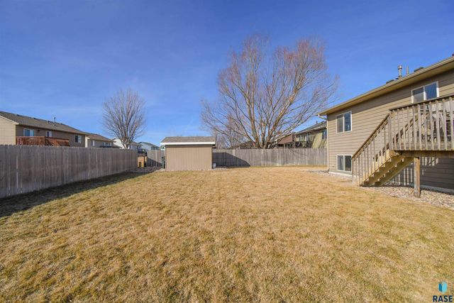7805 W 44th St Street, Sioux Falls, SD 57106