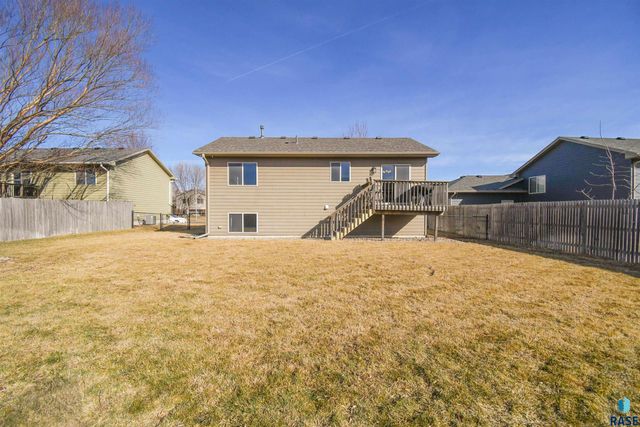7805 W 44th St Street, Sioux Falls, SD 57106