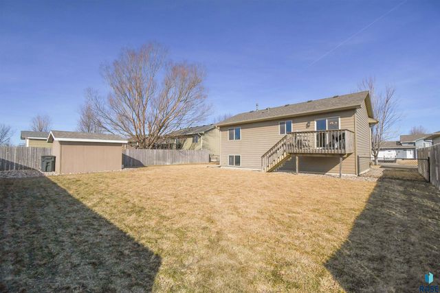 7805 W 44th St Street, Sioux Falls, SD 57106