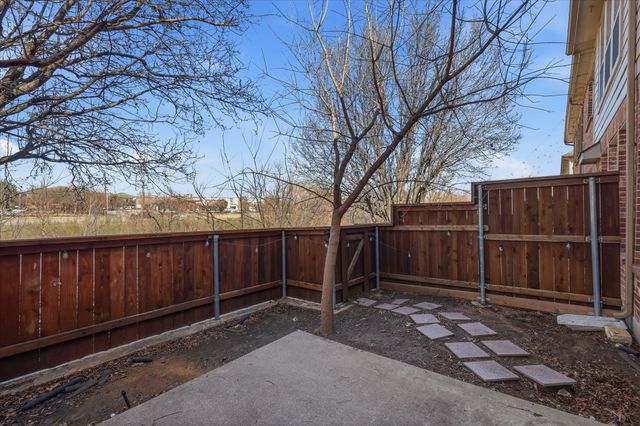 1725 Brookview Drive, Carrollton, TX 75007