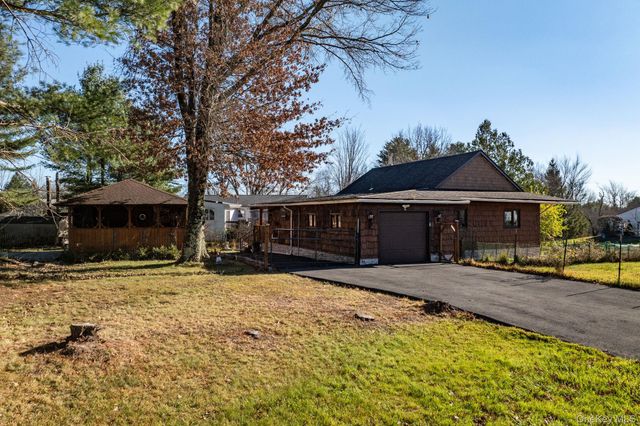 6 Medallion Road, Kiamesha Lake, NY 12751