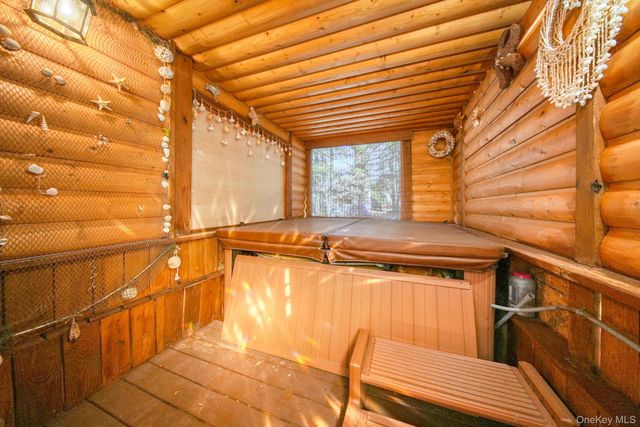 6 Medallion Road, Kiamesha Lake, NY 12751