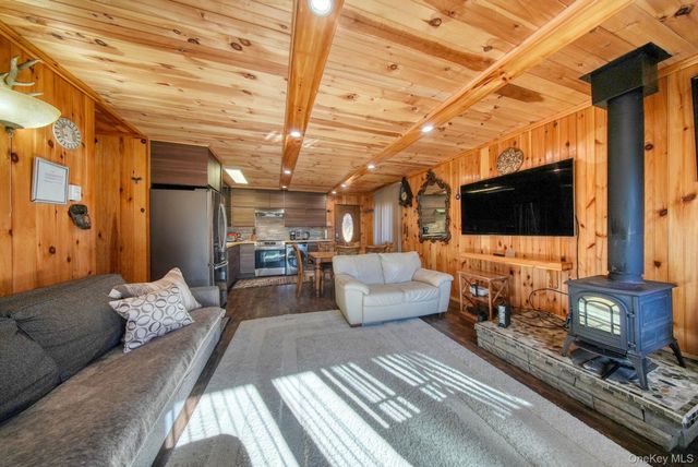 6 Medallion Road, Kiamesha Lake, NY 12751