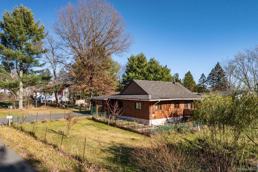 6 Medallion Road, Kiamesha Lake, NY 12751