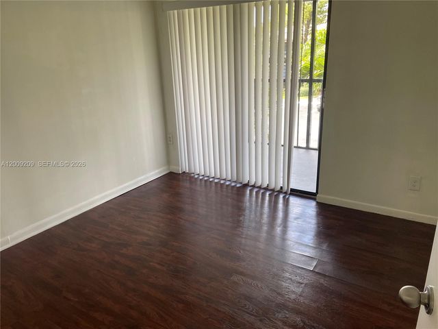 819 NE 199th St 6-205, Miami, FL 33179