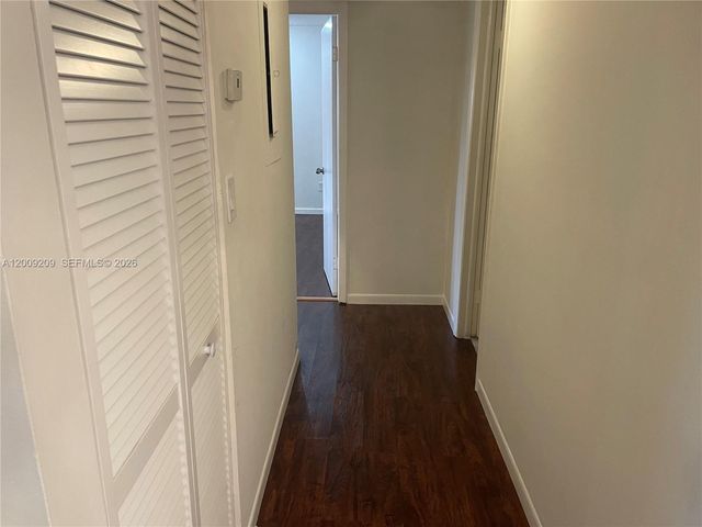 819 NE 199th St 6-205, Miami, FL 33179